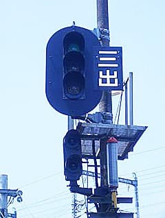 線路脇に設置された信号装置