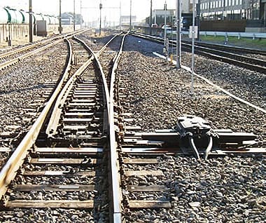 電車レールの分岐機構(電機転てつ器)