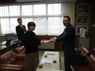柏崎市立大洲小学校PTAに寄付を行いました 2